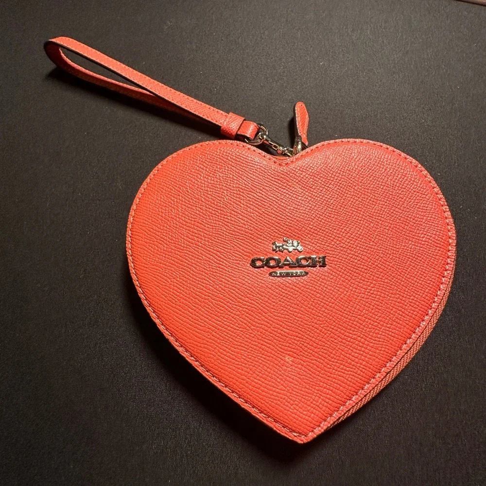 Coach Heart Wristlet Coral Leather Crossgrain Zip‎ Valentine's Collection F39957